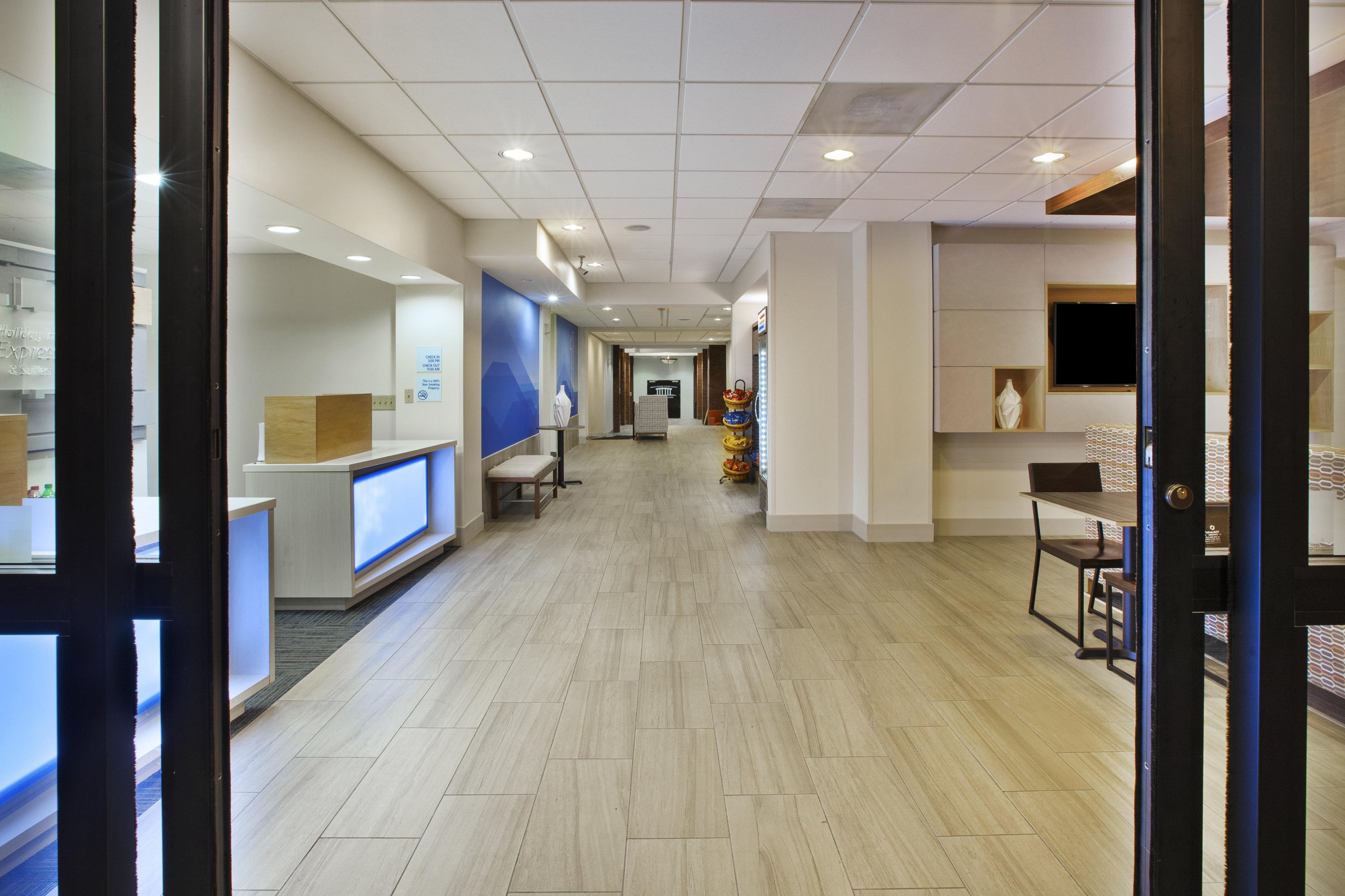 Holiday Inn Express Hotel & Suites Manchester Conference Center By Ihg Exteriör bild