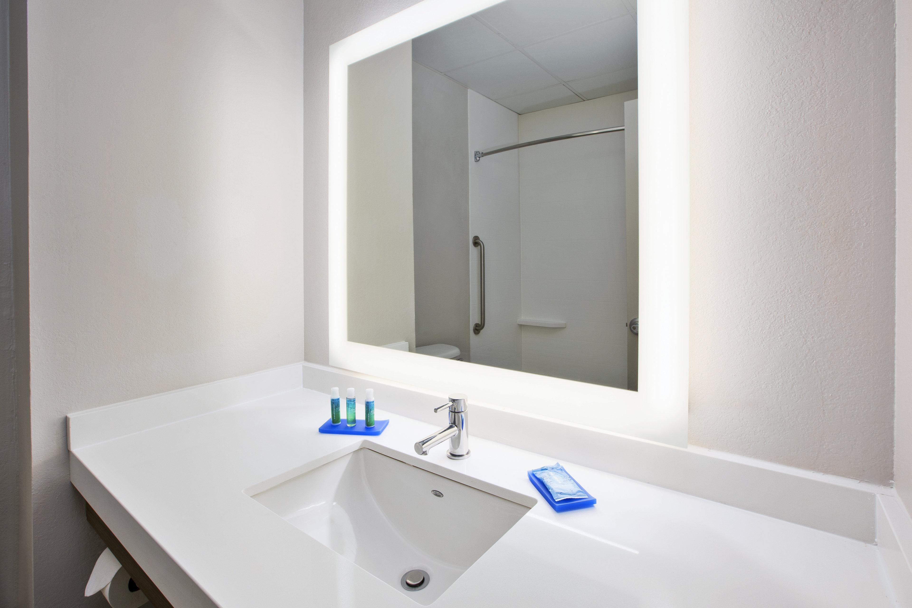Holiday Inn Express Hotel & Suites Manchester Conference Center By Ihg Exteriör bild