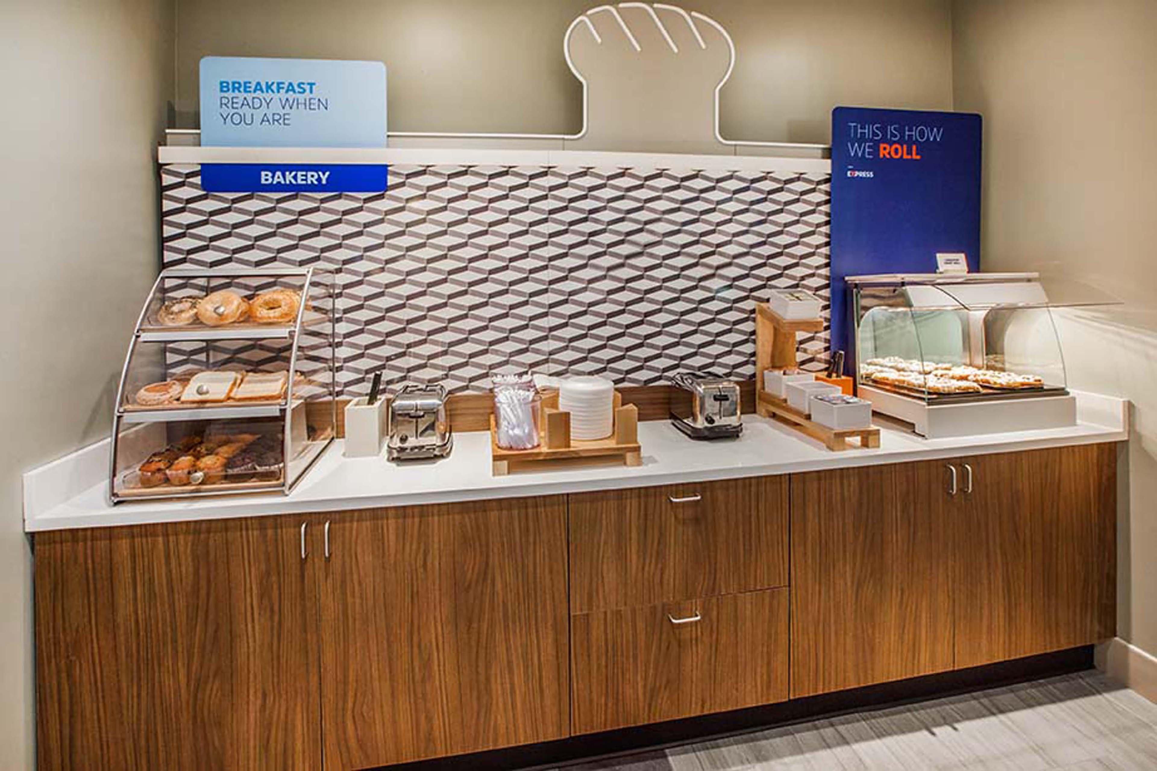 Holiday Inn Express Hotel & Suites Manchester Conference Center By Ihg Exteriör bild